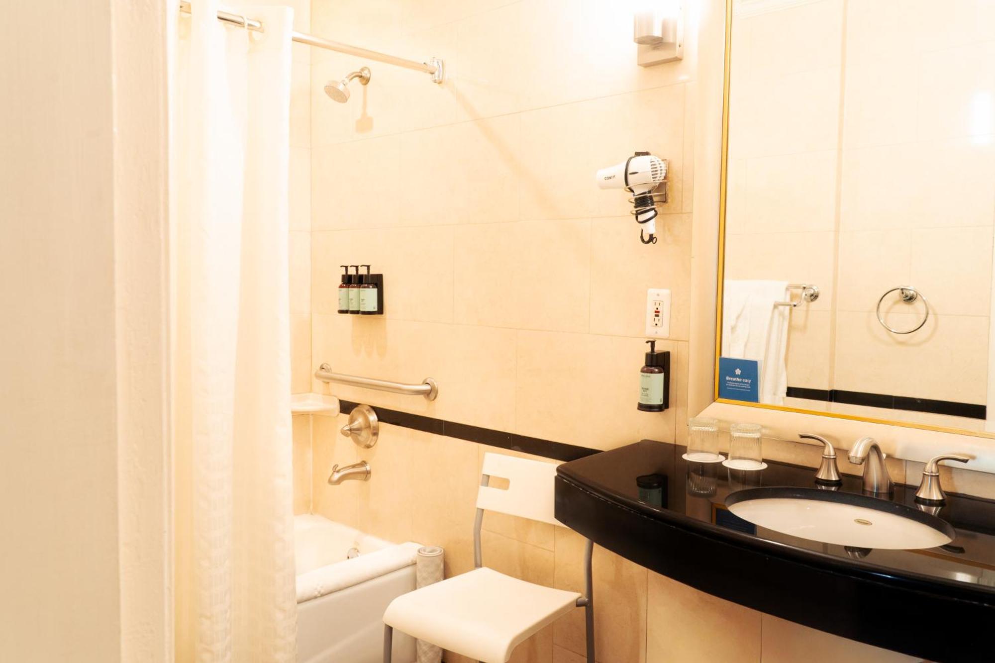 Quarto Queen com 2 Camas Queen-size - Acesso para Hóspedes com Mobilidade Reduzida