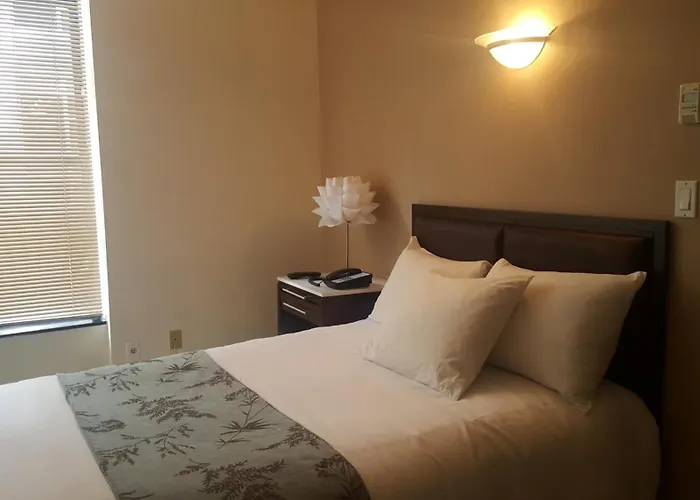 Hotels Close to Airport Americana Inn