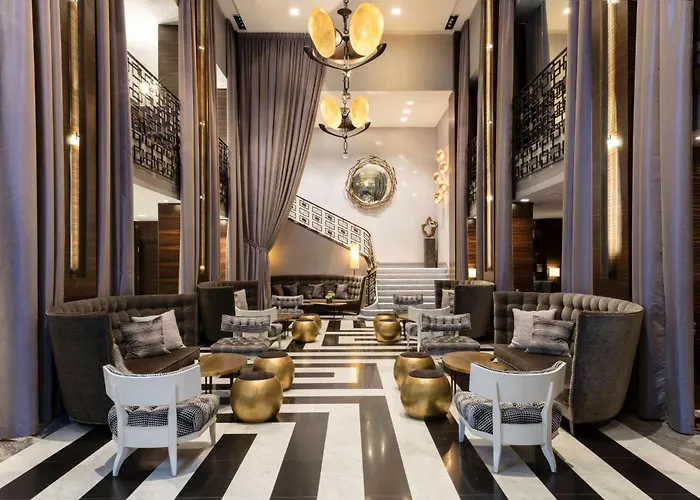 Hotel with pool: The Empire Hotel New York